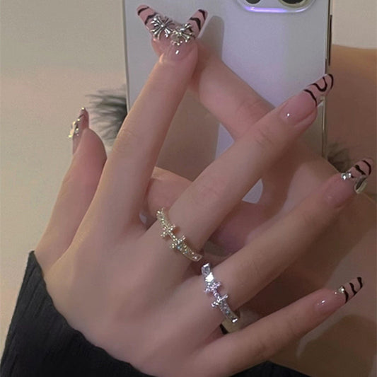 Lunaéquilibre Dainty Shimmering Ring