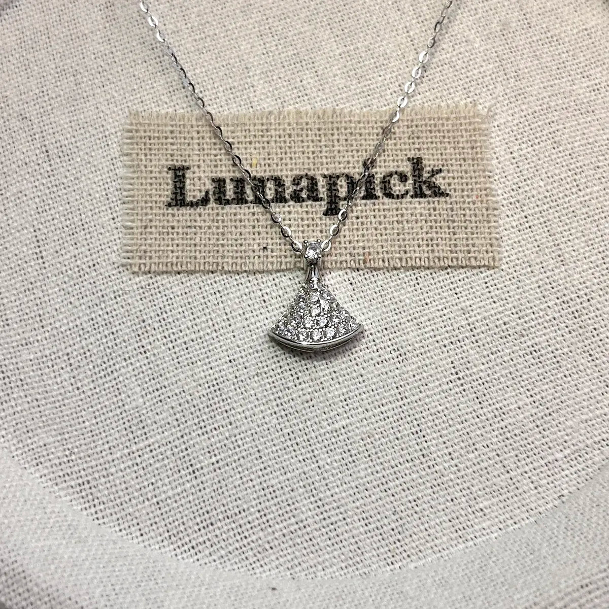 LunaVela Shimmering Necklace
