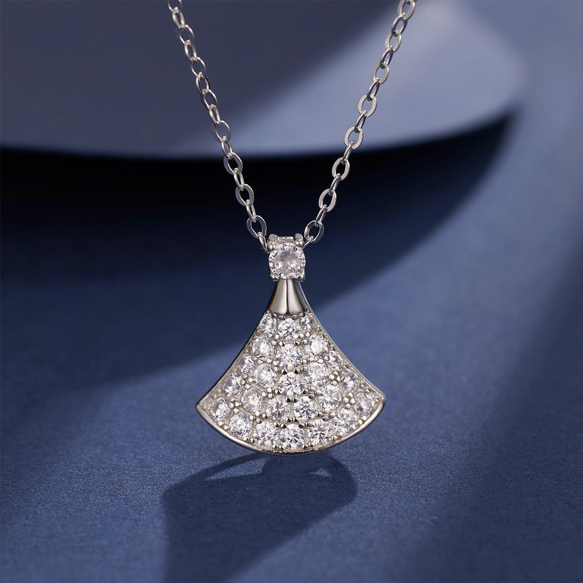 LunaVela Shimmering Necklace