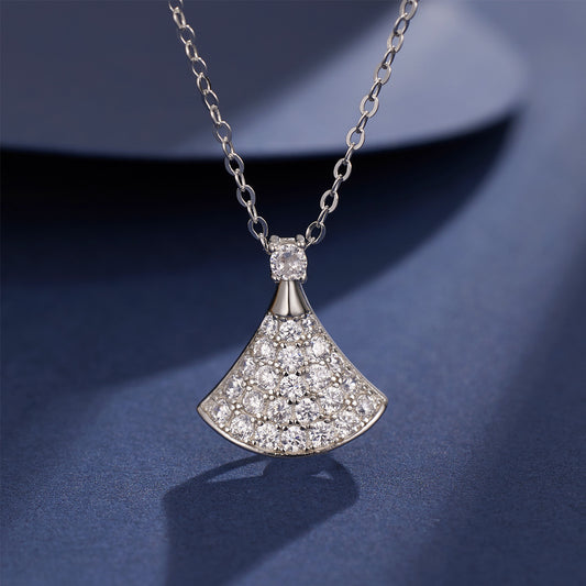 LunaVela Shimmering Necklace