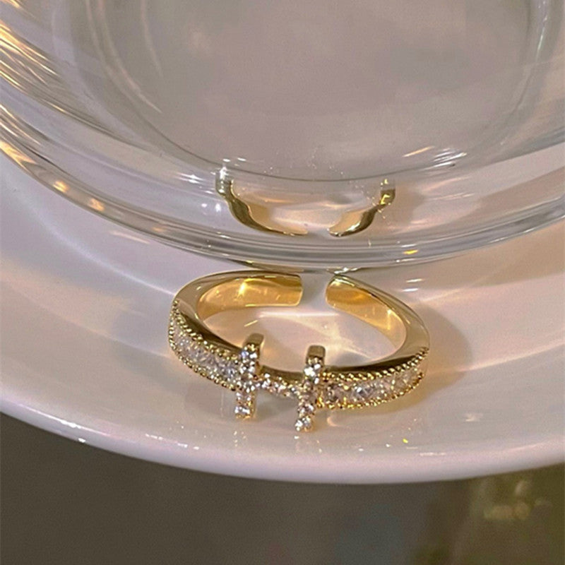 Lunaéquilibre Dainty Shimmering Ring