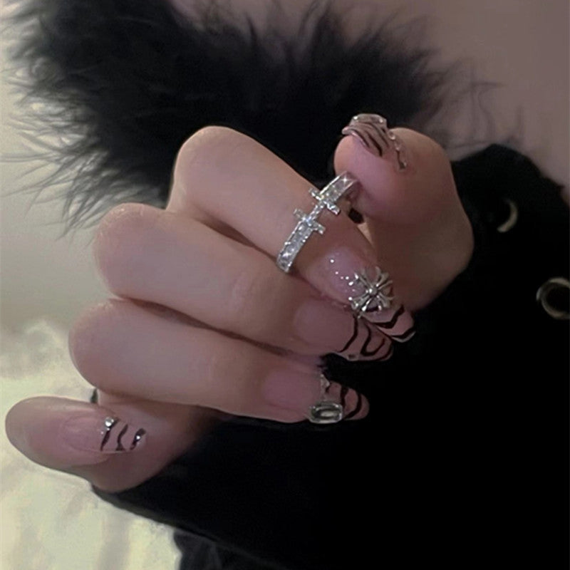 Lunaéquilibre Dainty Shimmering Ring