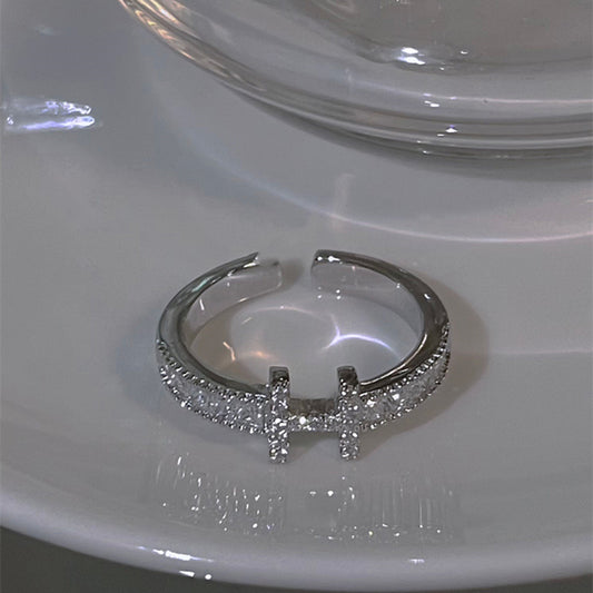 Lunaéquilibre Dainty Shimmering Ring