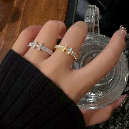 Lunaéquilibre Dainty Shimmering Ring