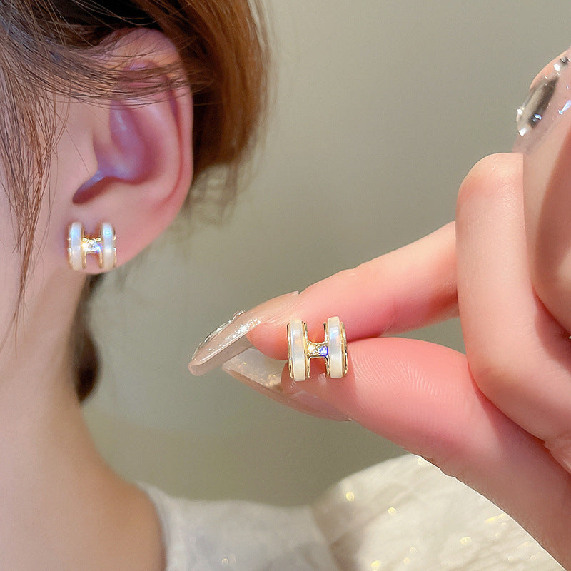 Lunaéquilibre Petite Stud Earrings
