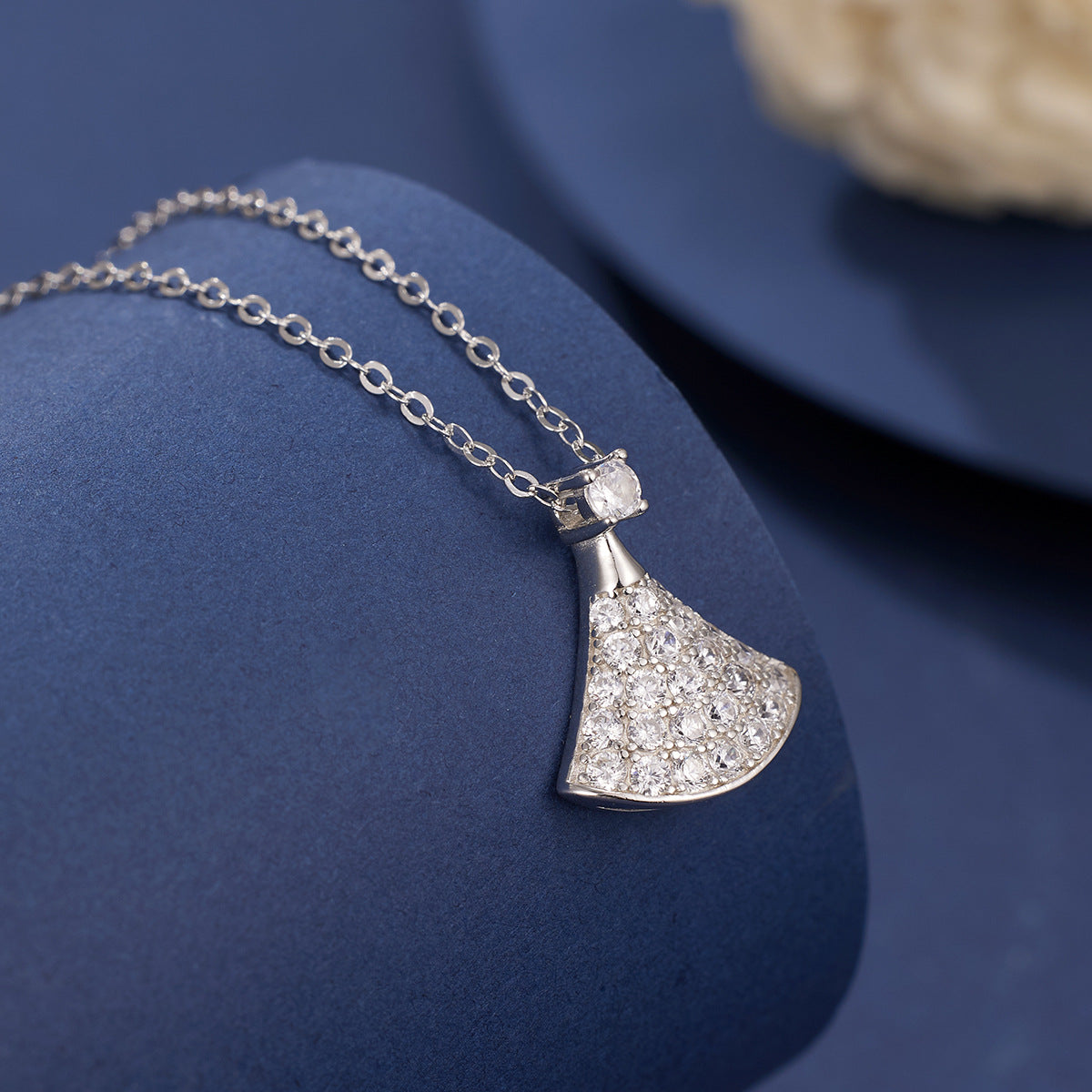 LunaVela Shimmering Necklace