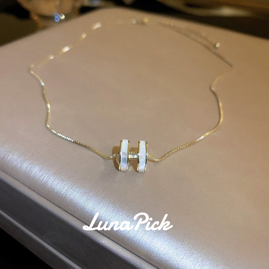 Lunaéquilibre Petite Necklace